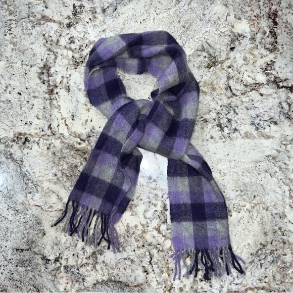 Ballantrae Edinburgh 100% Lambswool Purple and Gray Plaid Scarf - Picture 7 of 8